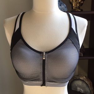 Victoria’s Secret front clasp sports bra